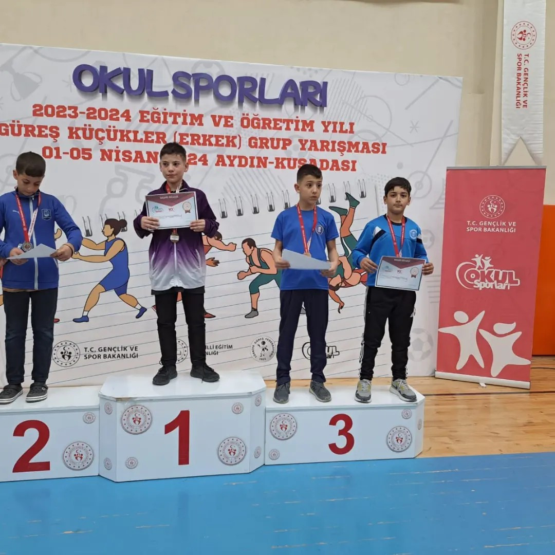 Sökeli sporcu Sadık, şampiyon anne ve babasının yolunda.  